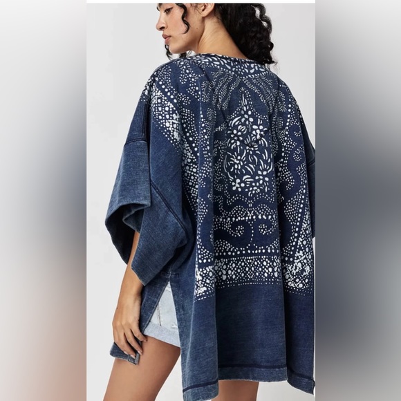 NWOT FP Free People On The Block
Poncho Denim Paisley Bandana Contrast Hem Blue - Picture 3 of 4